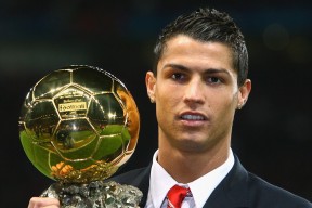 主场作战再次获胜球队士气高涨目标直指更高联赛排名，主场什么