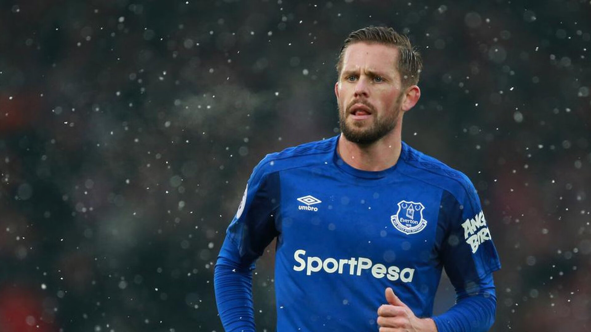 国王赛前全队围圈激励彼此场面感人，国王队立大功