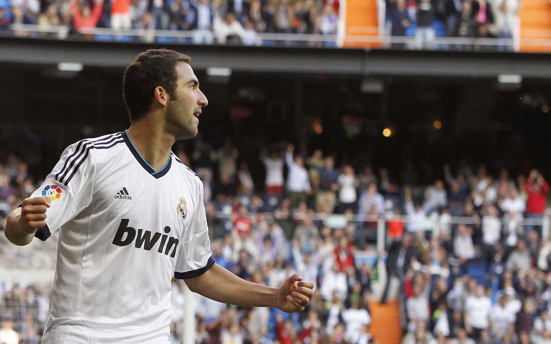 国王赛前全队围圈激励彼此场面感人，国王队立大功